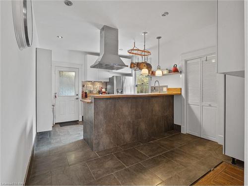 4330 Simcoe Street, Niagara Falls, ON - Indoor Photo Showing Kitchen