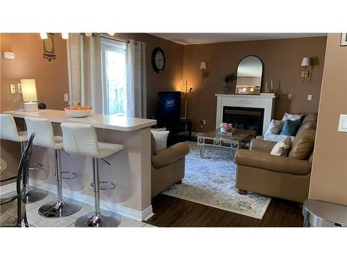 7 Miranda Court, Welland, ON - Indoor Photo Showing Living Room With Fireplace