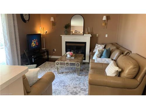 7 Miranda Court, Welland, ON - Indoor Photo Showing Living Room With Fireplace