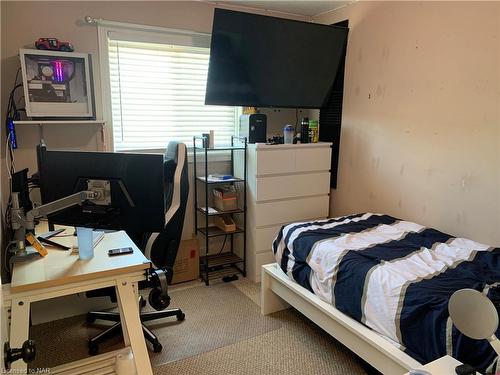 7 Miranda Court, Welland, ON - Indoor Photo Showing Bedroom