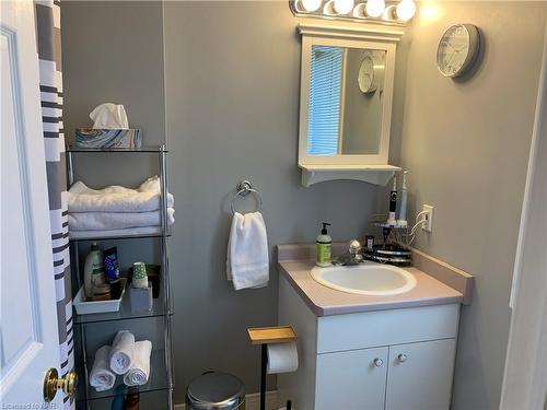 7 Miranda Court, Welland, ON - Indoor Photo Showing Bathroom