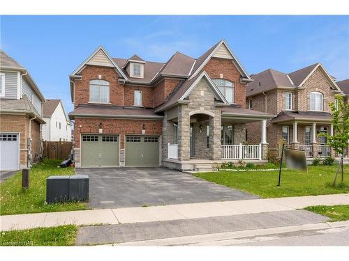 7590 Butternut Boulevard, Niagara Falls, ON - Outdoor With Deck Patio Veranda With Facade