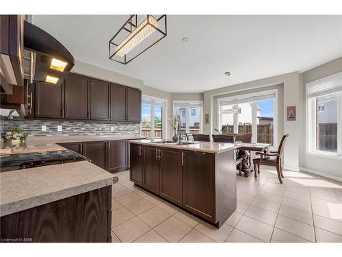 7590 Butternut Boulevard, Niagara Falls, ON - Indoor Photo Showing Kitchen With Double Sink