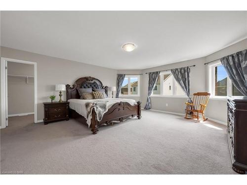 7590 Butternut Boulevard, Niagara Falls, ON - Indoor Photo Showing Bedroom