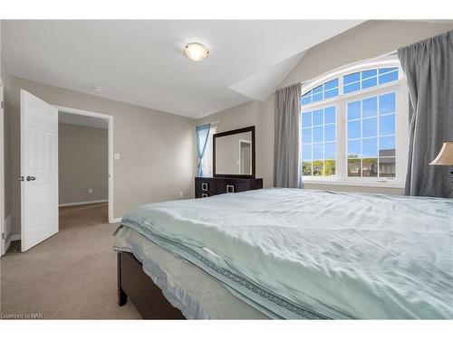 7590 Butternut Boulevard, Niagara Falls, ON - Indoor Photo Showing Bedroom