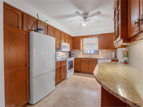 4997 Southview Avenue, Niagara Falls, ON - Indoor Photo Showing Kitchen