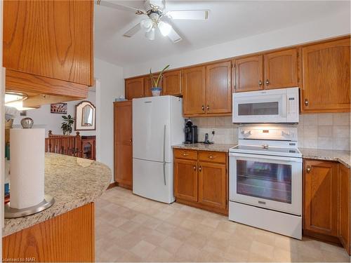 4997 Southview Avenue, Niagara Falls, ON - Indoor Photo Showing Kitchen