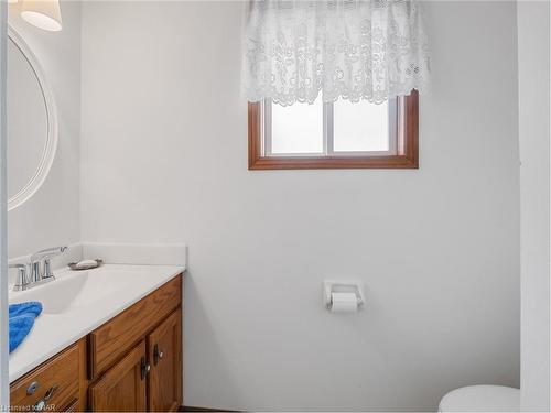 4997 Southview Avenue, Niagara Falls, ON - Indoor Photo Showing Bathroom