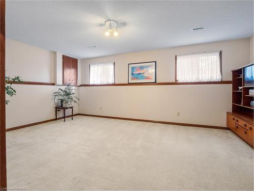 4997 Southview Avenue, Niagara Falls, ON - Indoor Photo Showing Other Room