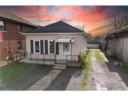 4492 Morrison Street, Niagara Falls, ON - Outdoor