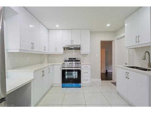 4492 Morrison Street, Niagara Falls, ON - Indoor Photo Showing Kitchen With Double Sink