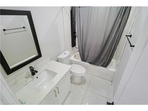 4492 Morrison Street, Niagara Falls, ON - Indoor Photo Showing Bathroom