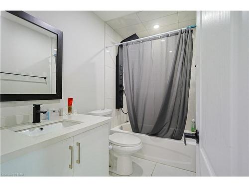 4492 Morrison Street, Niagara Falls, ON - Indoor Photo Showing Bathroom