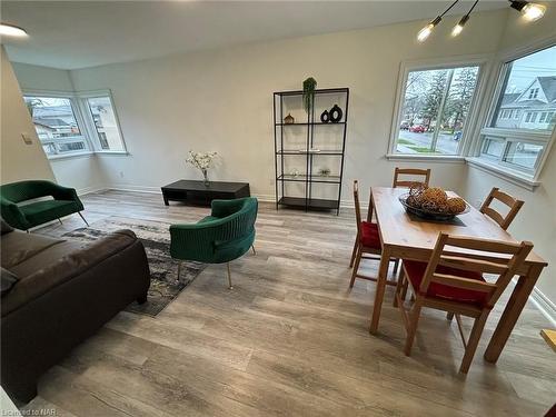 21 Brighton Avenue, St. Catharines, ON - Indoor Photo Showing Dining Room