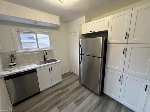 21 Brighton Avenue, St. Catharines, ON - Indoor Photo Showing Kitchen With Stainless Steel Kitchen