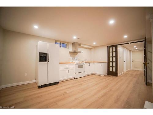 Lower-352 Bunting Road, St. Catharines, ON - Indoor Photo Showing Kitchen