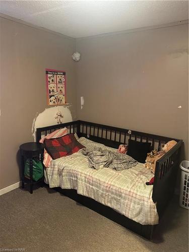 6360 Mcleod Road, Niagara Falls, ON - Indoor Photo Showing Bedroom