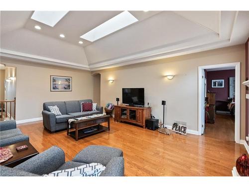 100 Thorold Road, Welland, ON - Indoor Photo Showing Living Room