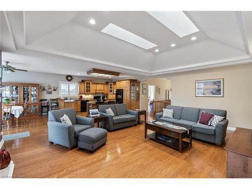 100 Thorold Road, Welland, ON - Indoor Photo Showing Living Room