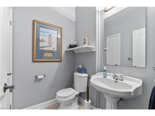 100 Thorold Road, Welland, ON - Indoor Photo Showing Bathroom