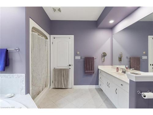 100 Thorold Road, Welland, ON - Indoor Photo Showing Bathroom