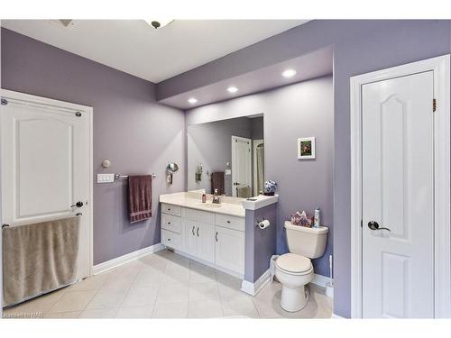 100 Thorold Road, Welland, ON - Indoor Photo Showing Bathroom