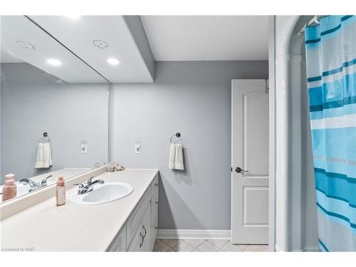 100 Thorold Road, Welland, ON - Indoor Photo Showing Bathroom