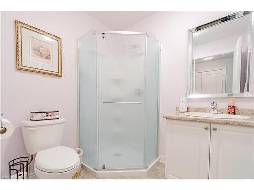 121-4644 Pettit Avenue, Niagara Falls, ON - Indoor Photo Showing Bathroom