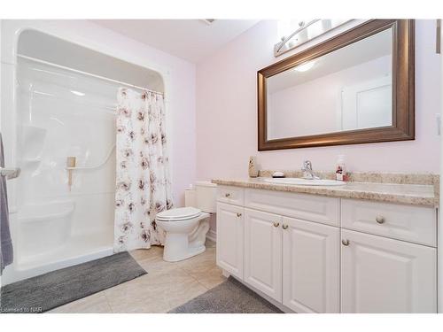 121-4644 Pettit Avenue, Niagara Falls, ON - Indoor Photo Showing Bathroom