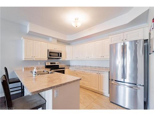 121-4644 Pettit Avenue, Niagara Falls, ON - Indoor Photo Showing Kitchen With Double Sink