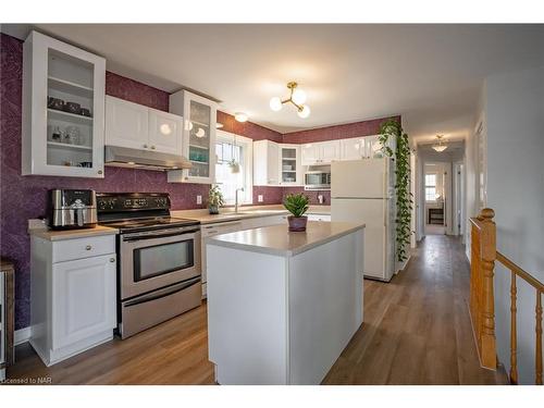 65 Chelsea Street, St. Catharines, ON - Indoor Photo Showing Kitchen