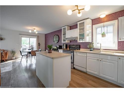 65 Chelsea Street, St. Catharines, ON - Indoor Photo Showing Kitchen