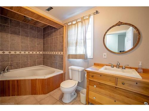 65 Chelsea Street, St. Catharines, ON - Indoor Photo Showing Bathroom