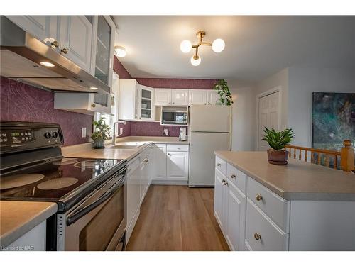 65 Chelsea Street, St. Catharines, ON - Indoor Photo Showing Kitchen