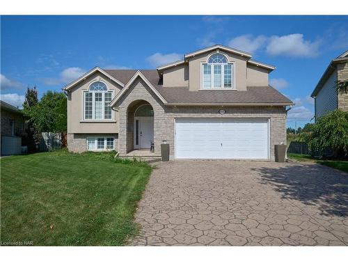 8207 Beaver Glen Drive, Niagara Falls, ON - Outdoor With Facade