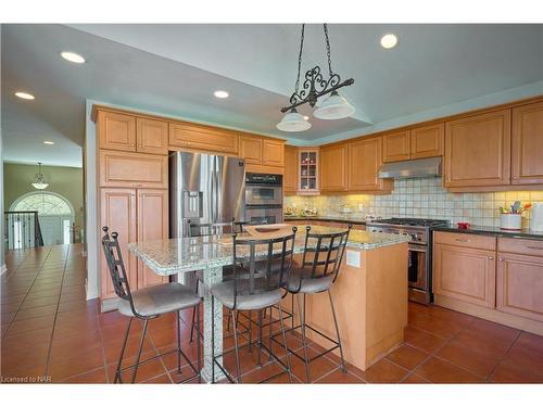 8207 Beaver Glen Drive, Niagara Falls, ON - Indoor Photo Showing Kitchen