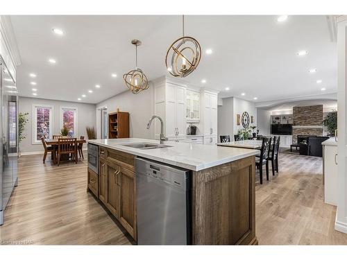 91 Kunda Park Boulevard, Fonthill, ON - Indoor Photo Showing Kitchen With Double Sink With Upgraded Kitchen