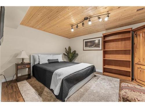 91 Kunda Park Boulevard, Fonthill, ON - Indoor Photo Showing Bedroom