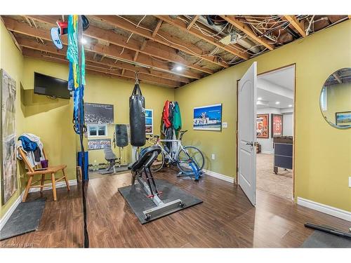 91 Kunda Park Boulevard, Fonthill, ON - Indoor Photo Showing Gym Room