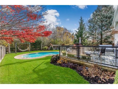 91 Kunda Park Boulevard, Fonthill, ON - Outdoor With In Ground Pool With Backyard