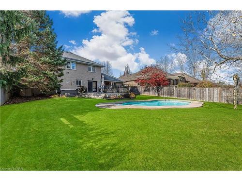 91 Kunda Park Boulevard, Fonthill, ON - Outdoor With In Ground Pool With Backyard