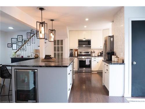 38 Dufferin Street, Welland, ON - Indoor Photo Showing Kitchen With Upgraded Kitchen