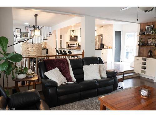 38 Dufferin Street, Welland, ON - Indoor Photo Showing Living Room