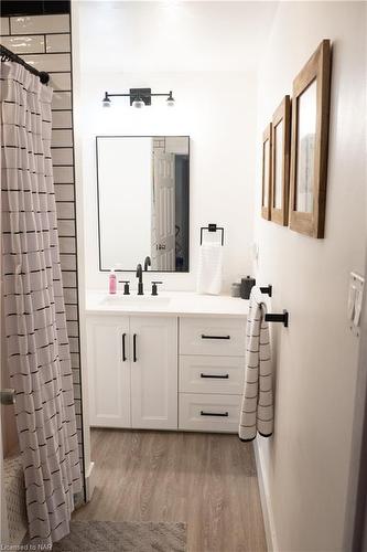 38 Dufferin Street, Welland, ON - Indoor Photo Showing Bathroom