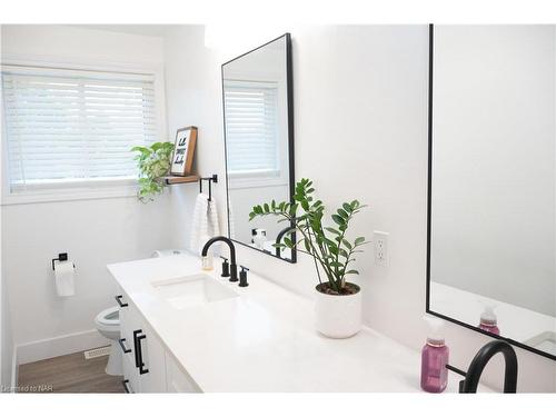 38 Dufferin Street, Welland, ON - Indoor Photo Showing Bathroom