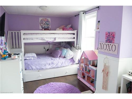 38 Dufferin Street, Welland, ON - Indoor Photo Showing Bedroom