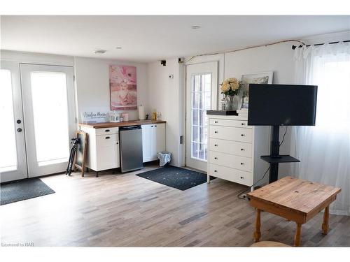 38 Dufferin Street, Welland, ON - Indoor Photo Showing Laundry Room