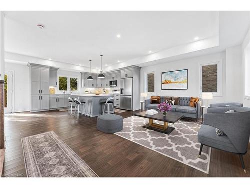 25 Haight Street, St. Catharines, ON - Indoor Photo Showing Living Room