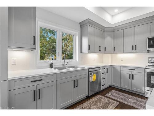 25 Haight Street, St. Catharines, ON - Indoor Photo Showing Kitchen With Double Sink