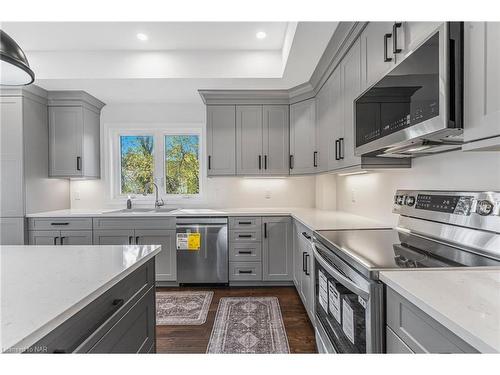 25 Haight Street, St. Catharines, ON - Indoor Photo Showing Kitchen With Upgraded Kitchen